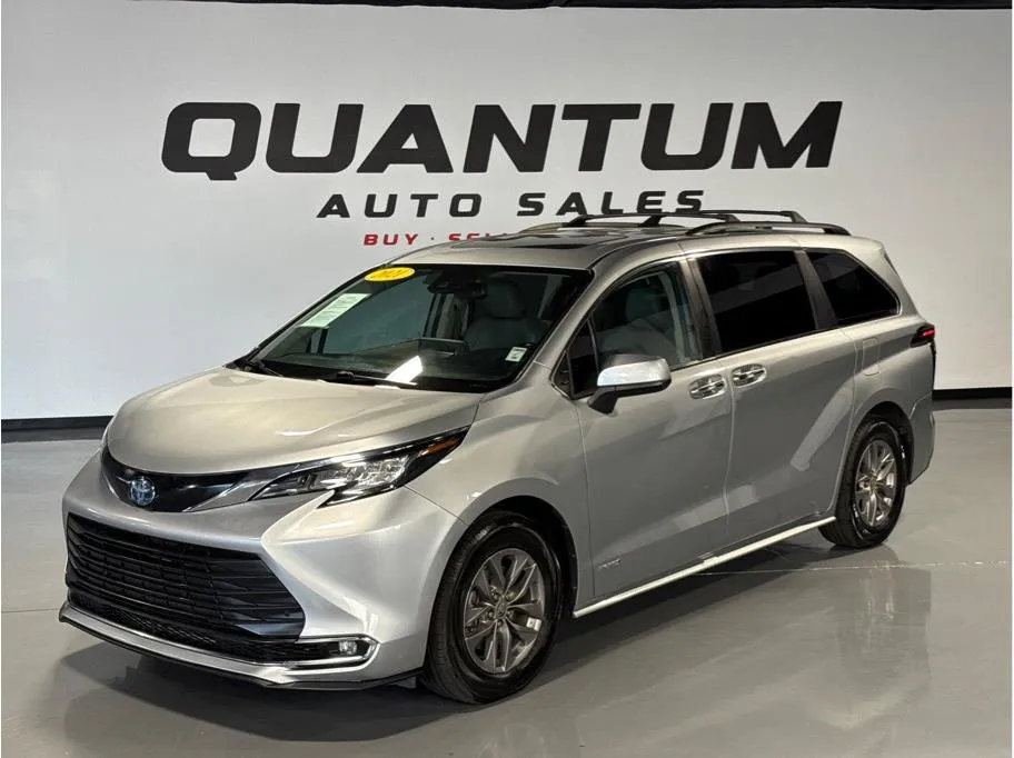 2021 Toyota Sienna XLE's photo