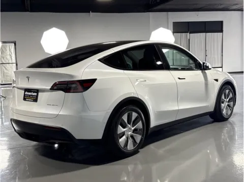 More photos of 2021 Tesla Model Y Long Range Sport Utility 4D at Quantum Auto Sales - Garden Grove, CA