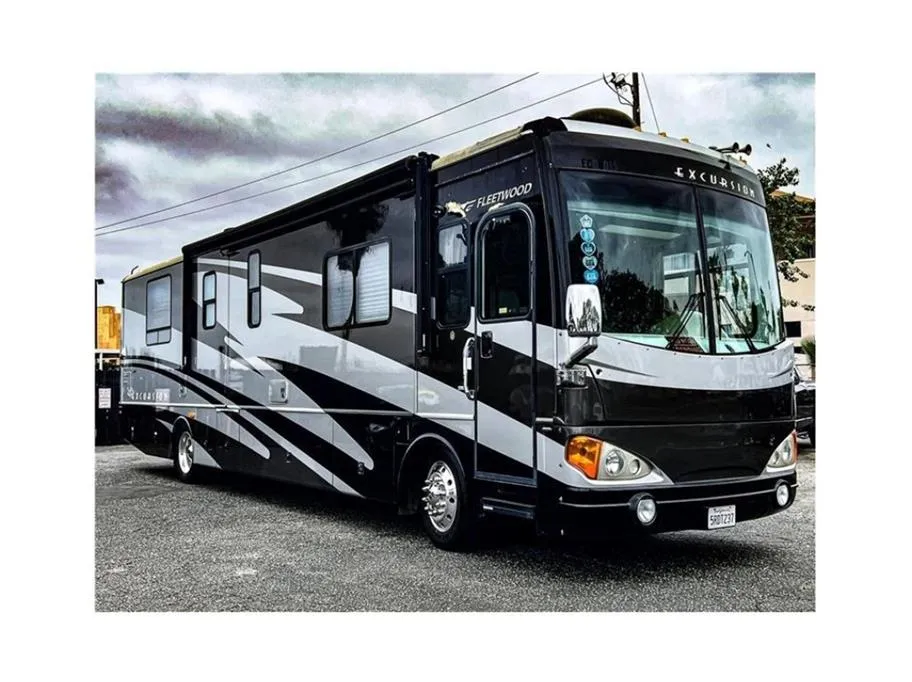 Gray 2006 Excursion Fleetwood for sale in Garden Grove, CA