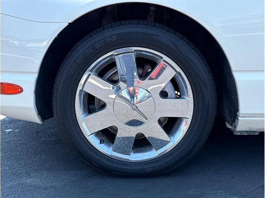 2002 Ford Thunderbird photo 17