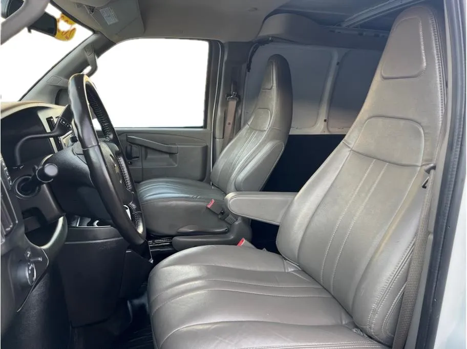 2023 Chevrolet Express 2500 Cargo Van photo 9