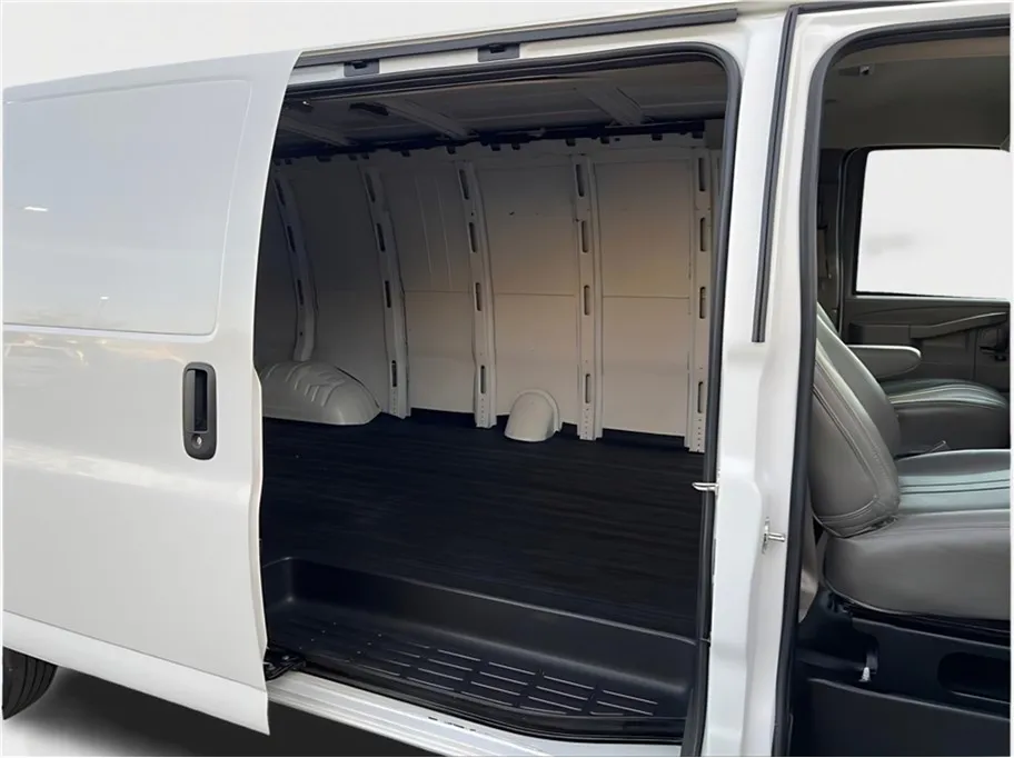 2023 Chevrolet Express 2500 Cargo Van photo 4