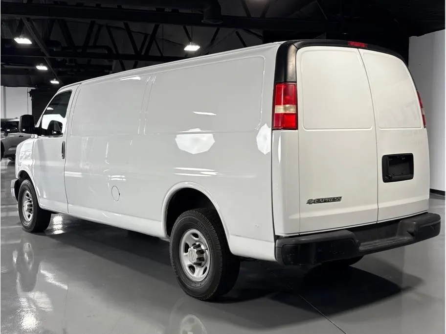 2014 Chevrolet Express 3500 Cargo Van photo 7