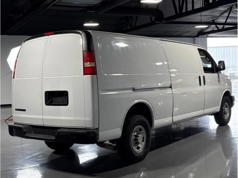 2014 Chevrolet Express 3500 Cargo Van photo 2