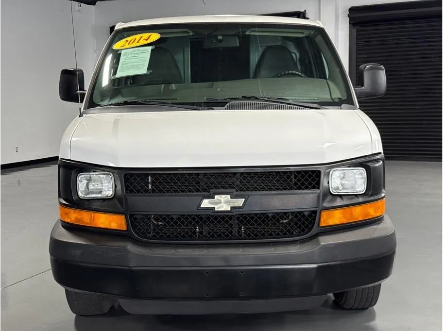 2014 Chevrolet Express 3500 Cargo Van photo 3