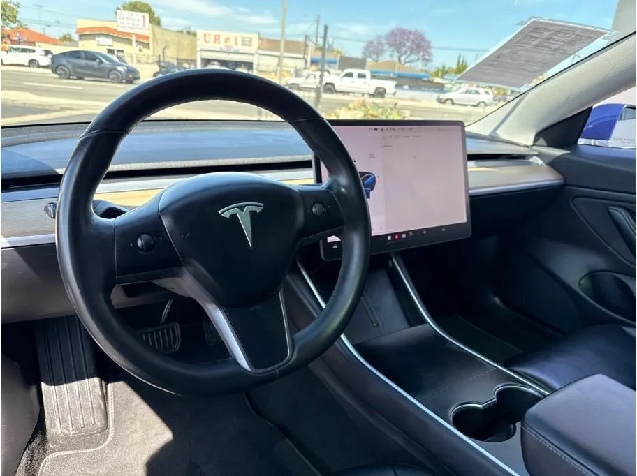 2018 Tesla Model 3 Long Range photo 16