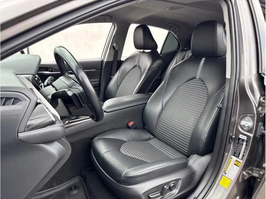 2022 Toyota Camry SE photo 9