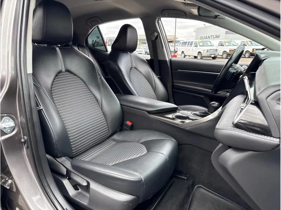 2022 Toyota Camry SE photo 15