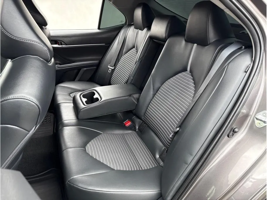 2022 Toyota Camry SE photo 10