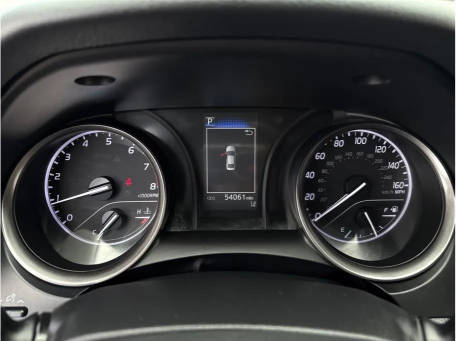 2022 Toyota Camry SE photo 5