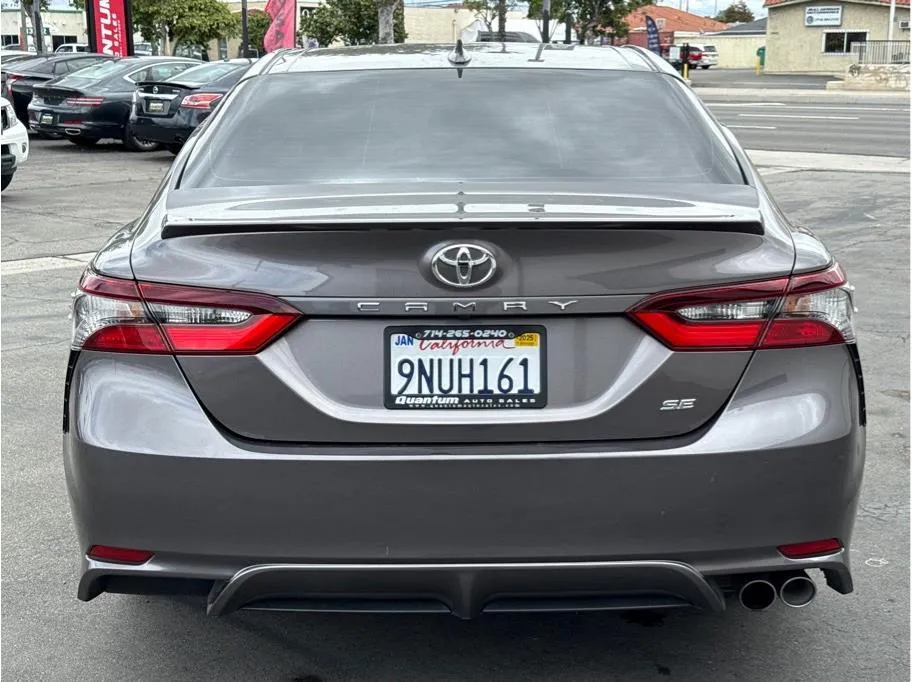 2022 Toyota Camry SE photo 2
