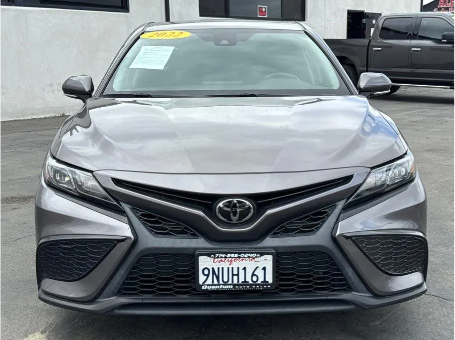 2022 Toyota Camry SE photo 8
