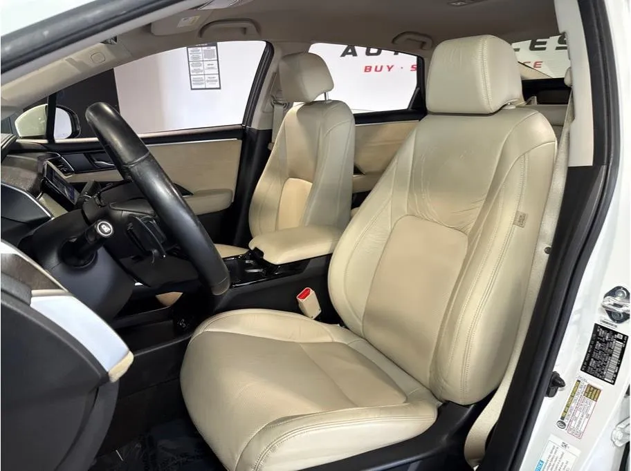 2018 Honda Clarity Plug-In Hybrid Touring photo 9