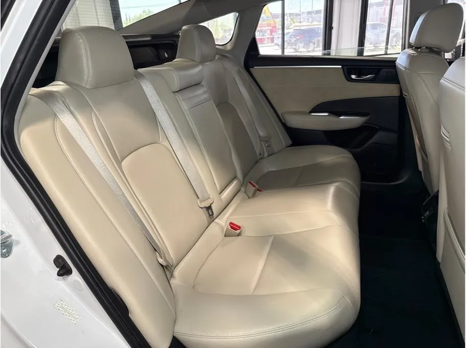 2018 Honda Clarity Plug-In Hybrid Touring photo 4