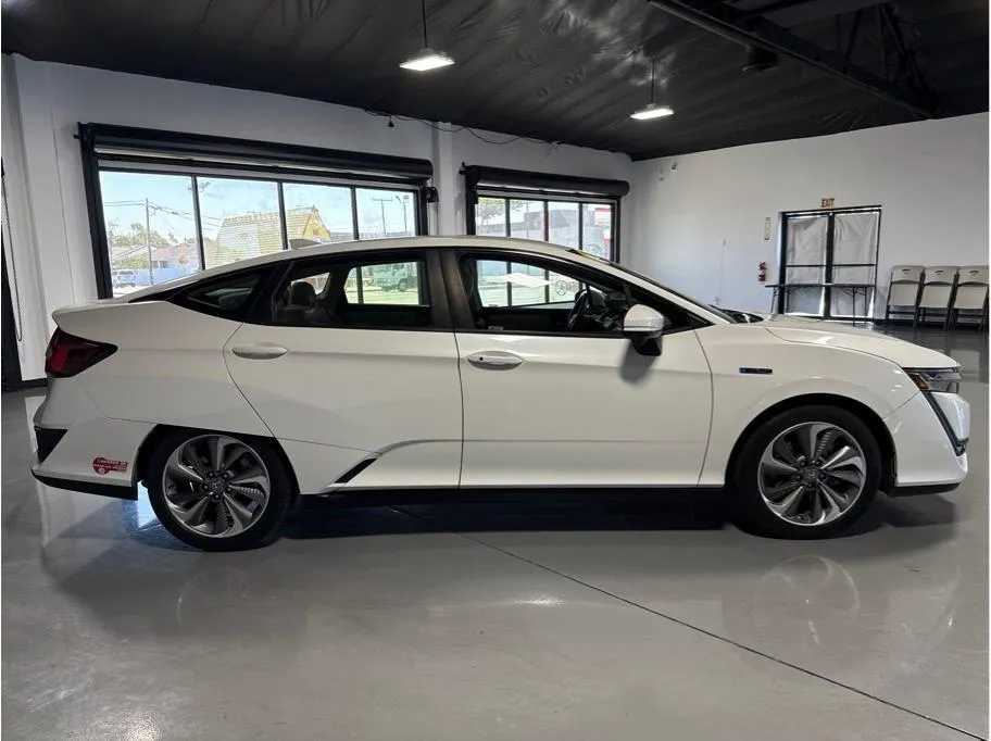 2018 Honda Clarity Plug-In Hybrid Touring photo 14