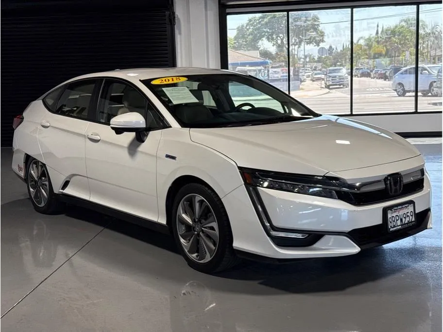2018 Honda Clarity Plug-In Hybrid Touring photo 2