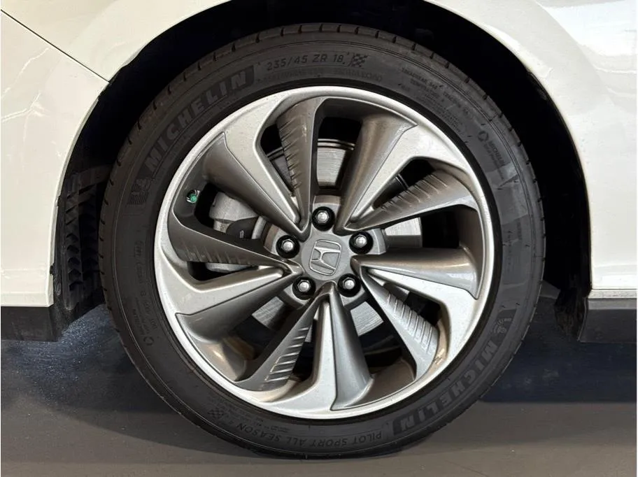 2018 Honda Clarity Plug-In Hybrid Touring photo 15
