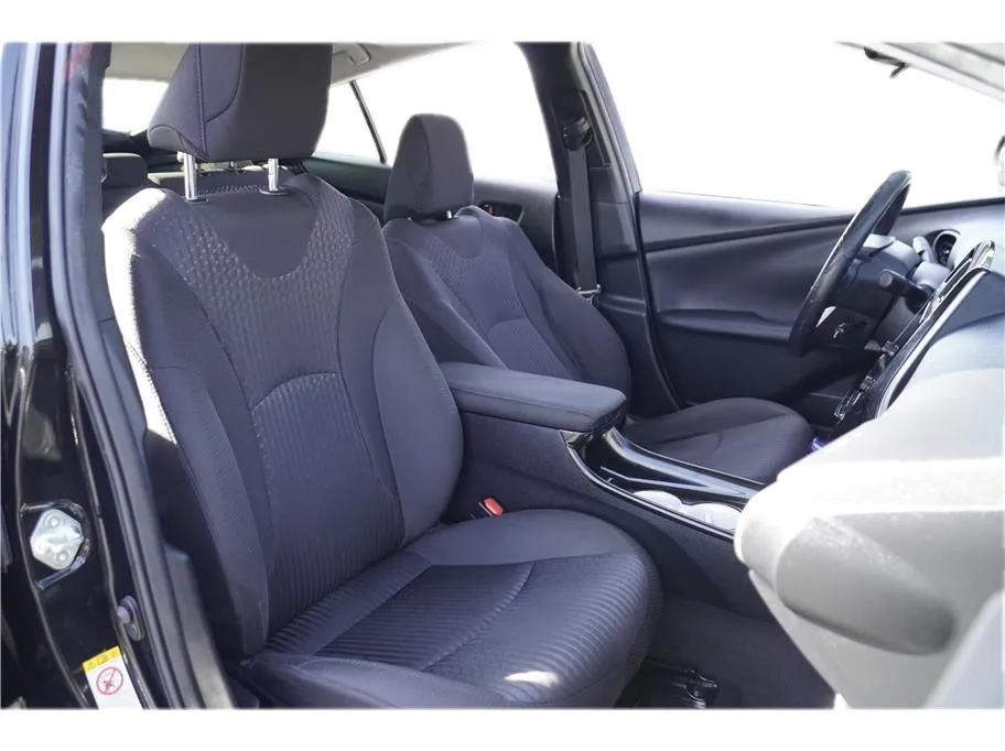 2016 Toyota Prius Three photo 11