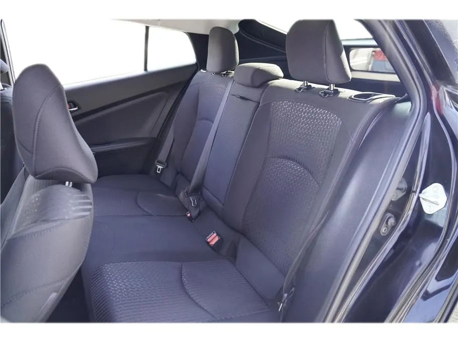 2016 Toyota Prius Three photo 5