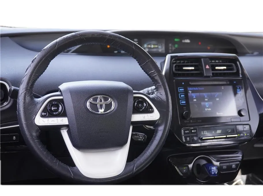 2016 Toyota Prius Three photo 12