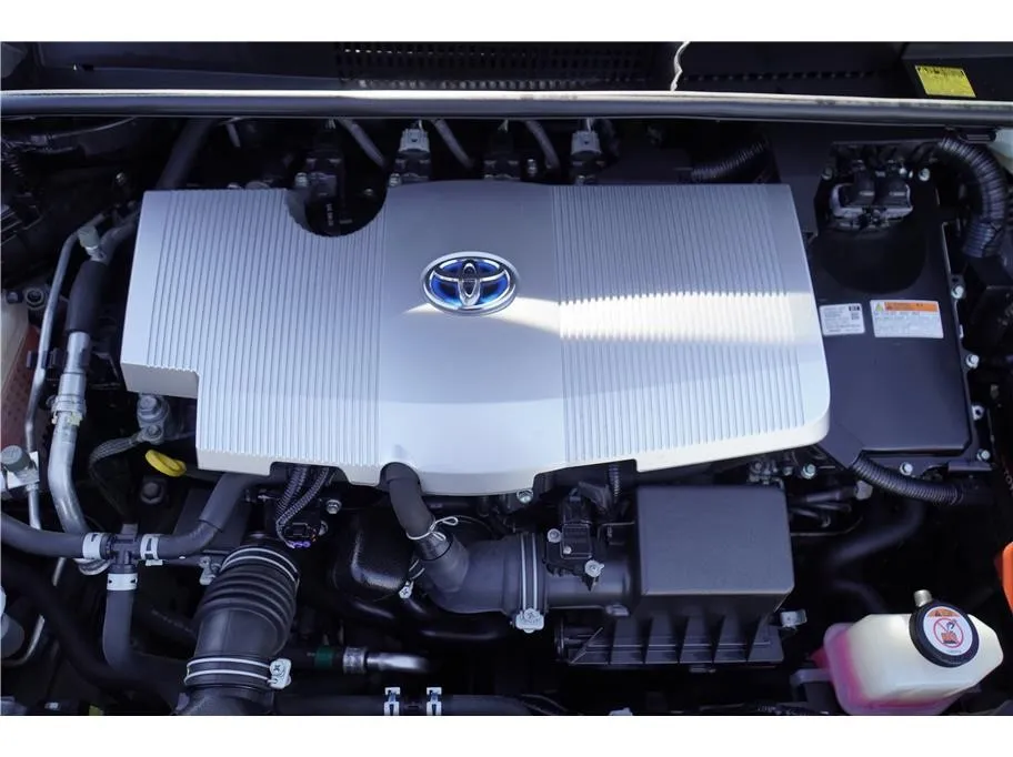 2016 Toyota Prius Three photo 6