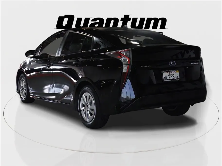 2016 Toyota Prius Three photo 13