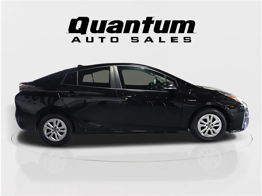 2016 Toyota Prius Three photo 9
