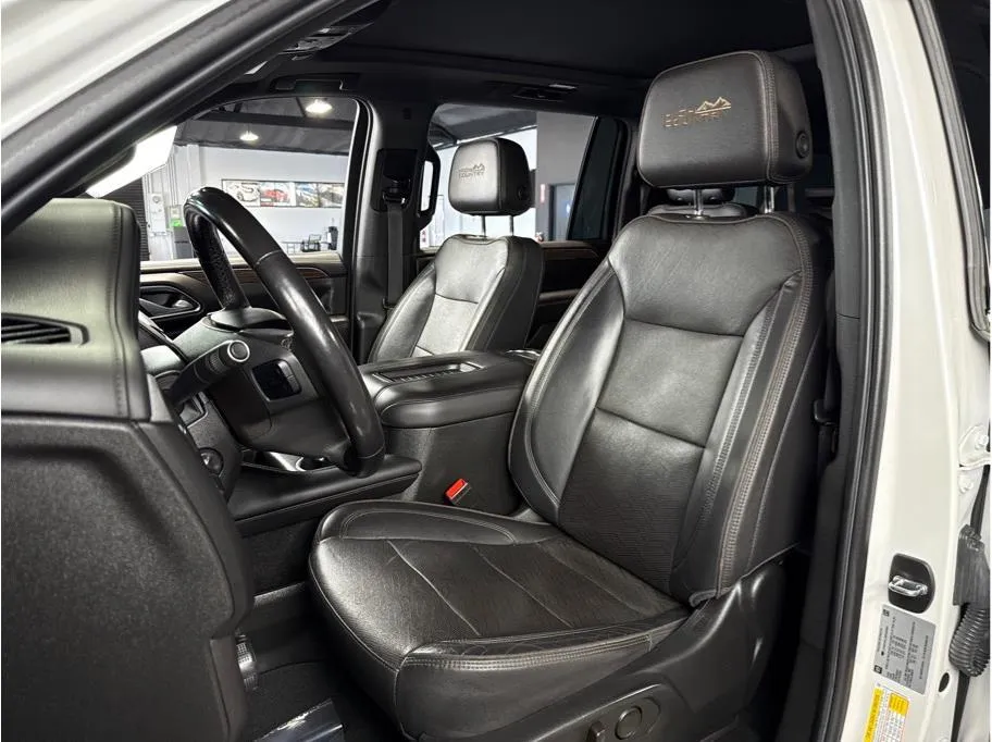 2021 Chevrolet Suburban High Country photo 3
