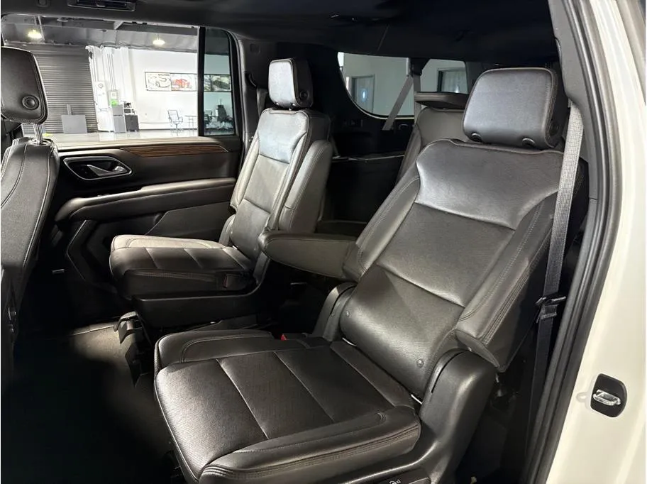 2021 Chevrolet Suburban High Country photo 18