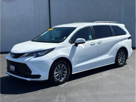 White 2021 Toyota Sienna LE Minivan 4D for sale in Garden Grove, CA