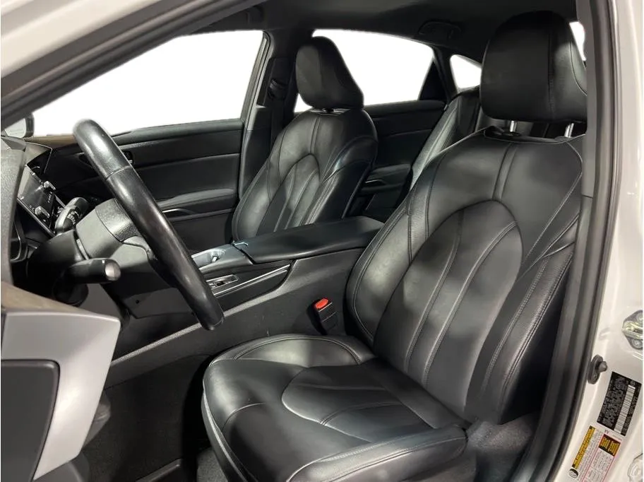 2020 Toyota Avalon Hybrid XLE photo 11