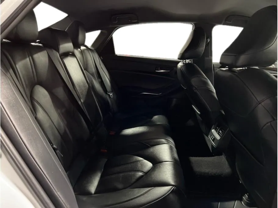 2020 Toyota Avalon Hybrid XLE photo 5