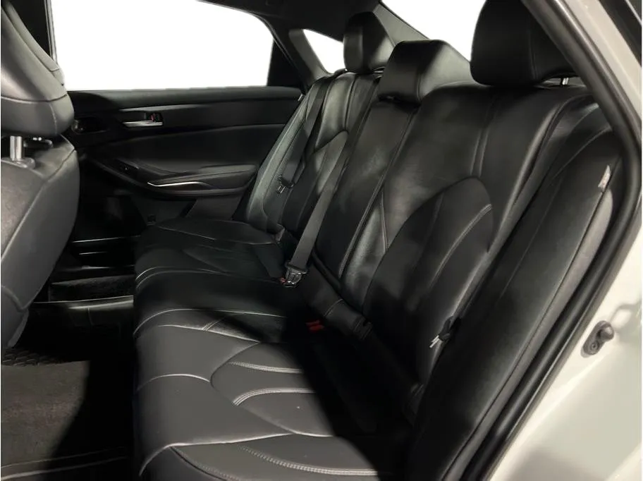 2020 Toyota Avalon Hybrid XLE photo 12