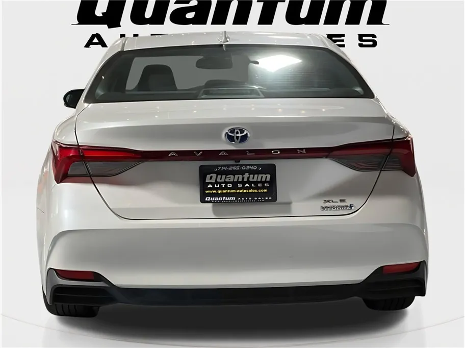 2020 Toyota Avalon Hybrid XLE photo 2