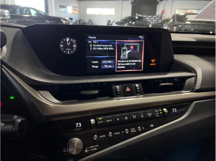 2021 Lexus ES 300h photo 12