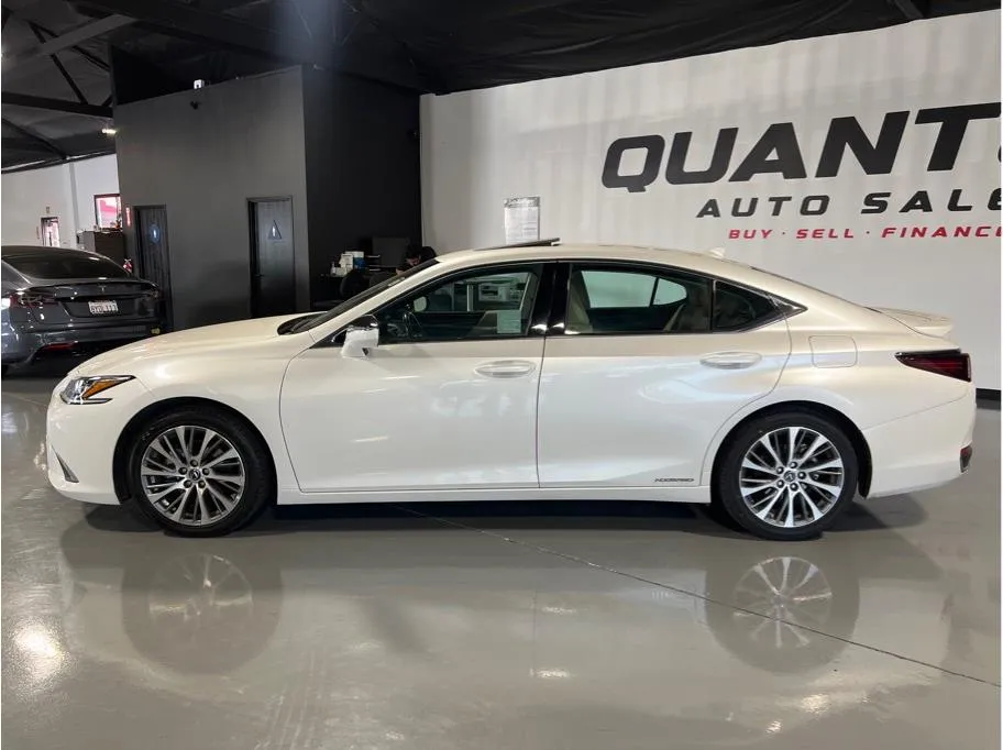 2021 Lexus ES 300h photo 7