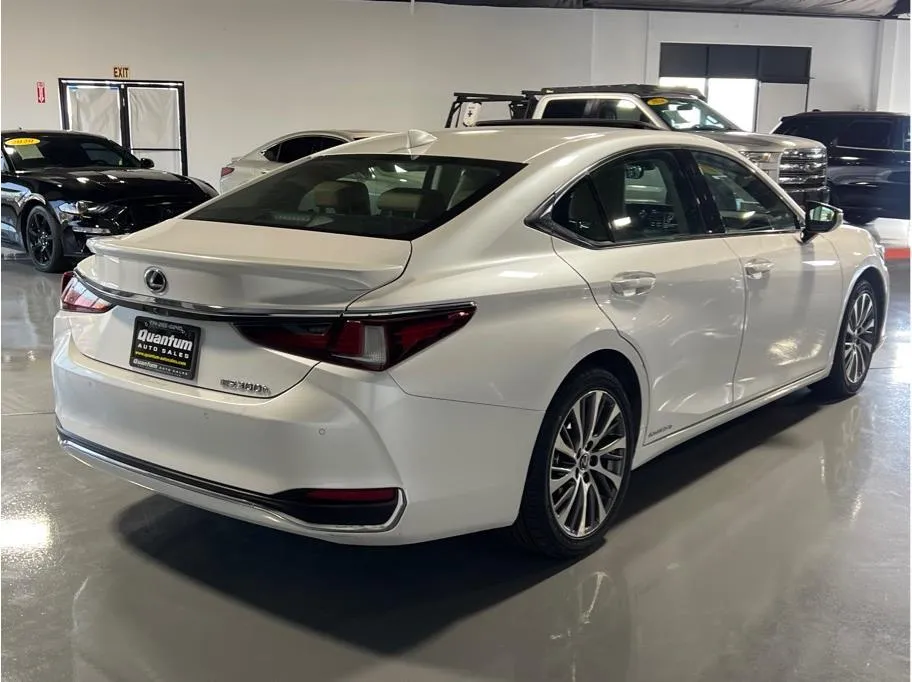 2021 Lexus ES 300h photo 8