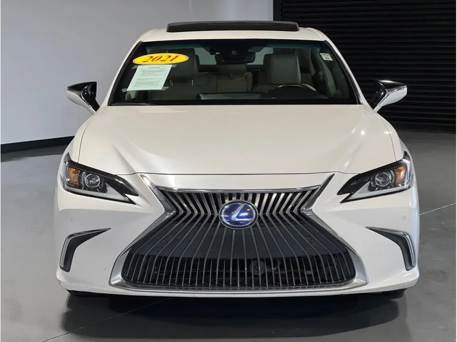 2021 Lexus ES 300h photo 9