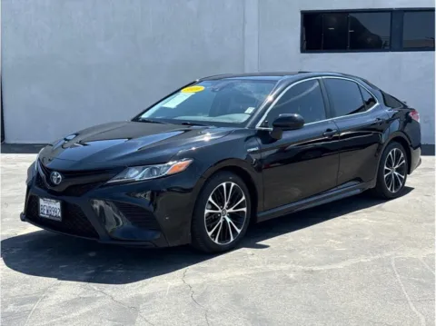 Black 2019 Toyota Camry Hybrid SE Sedan 4D for sale in Garden Grove, CA