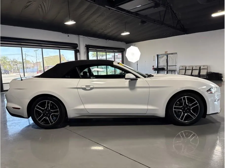 2022 Ford Mustang EcoBoost Premium Convertible photo 17