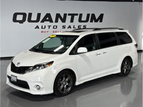 White 2017 Toyota Sienna SE Minivan 4D for sale in Garden Grove, CA