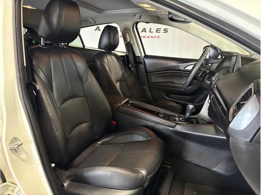 2018 Mazda Mazda3 Grand Touring Hatchback photo 11