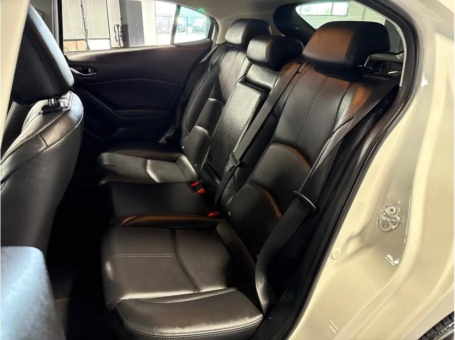 2018 Mazda Mazda3 Grand Touring Hatchback photo 5