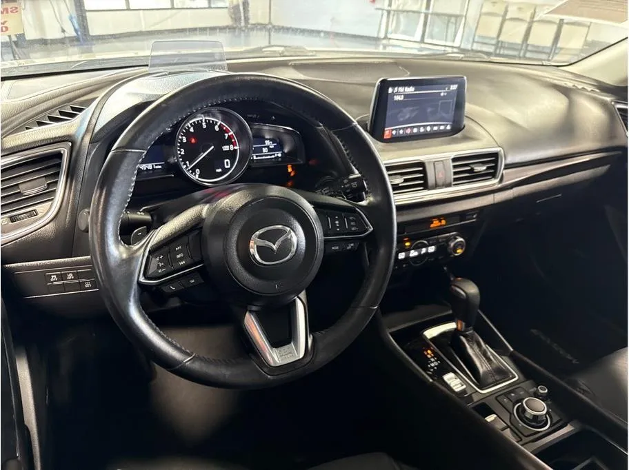 2018 Mazda Mazda3 Grand Touring Hatchback photo 12