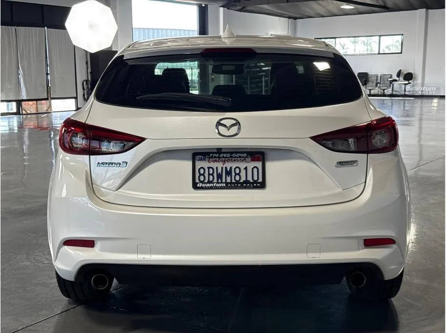 2018 Mazda Mazda3 Grand Touring Hatchback photo 2