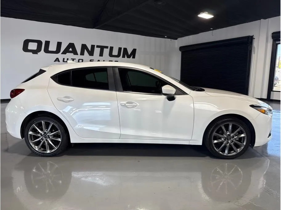 2018 Mazda Mazda3 Grand Touring Hatchback photo 16