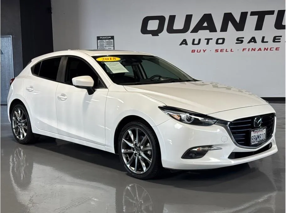 2018 Mazda Mazda3 Grand Touring Hatchback photo 3