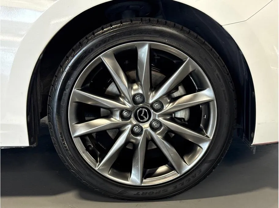 2018 Mazda Mazda3 Grand Touring Hatchback photo 17