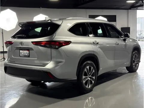 More photos of 2020 Toyota Highlander XLE Sport Utility 4D at Quantum Auto Sales - Garden Grove, CA