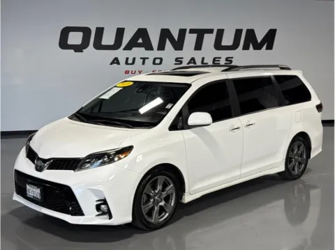 White 2019 Toyota Sienna SE Minivan 4D for sale in Garden Grove, CA